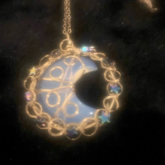 Necklace, half moon with iridescent blue stars got gold wiring. New - Picture 2 of 4